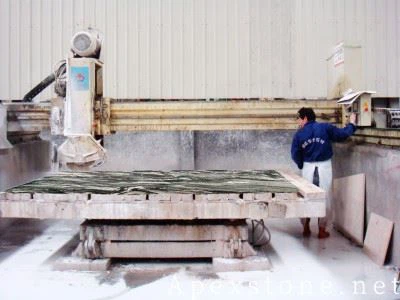 Verde_Lapponia Quartzite_slabs_cutting_246